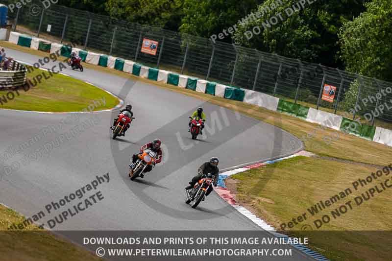 Vintage motorcycle club;eventdigitalimages;mallory park;mallory park trackday photographs;no limits trackdays;peter wileman photography;trackday digital images;trackday photos;vmcc festival 1000 bikes photographs